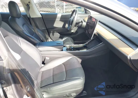 2020 Tesla Model 3 Standard Range Plus Rear-Wheel Drive/Standard Range Rear-Wheel Drive z USA, uszkodzony, nr VIN 5YJ3E1EA4LF796814